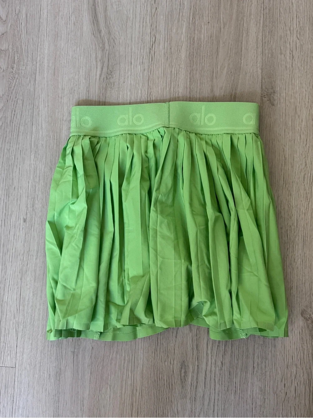 Alo Yoga Aces Tennis Skirt Green Apple Small